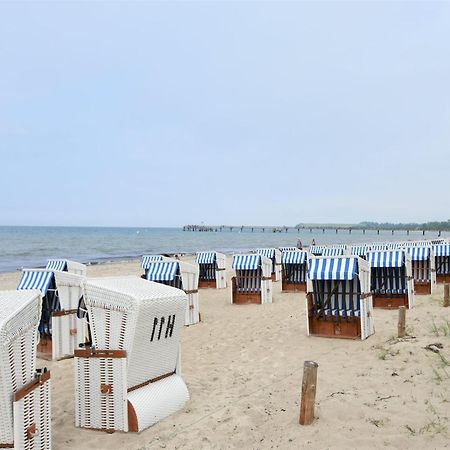 Spacious Bungalow Near Sea In Grundshagen 외부 사진