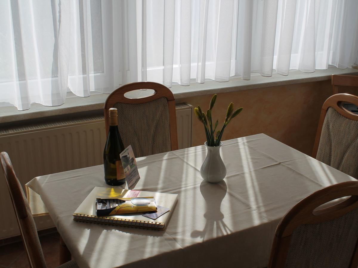 Spacious Bungalow Near Sea In Grundshagen 외부 사진
