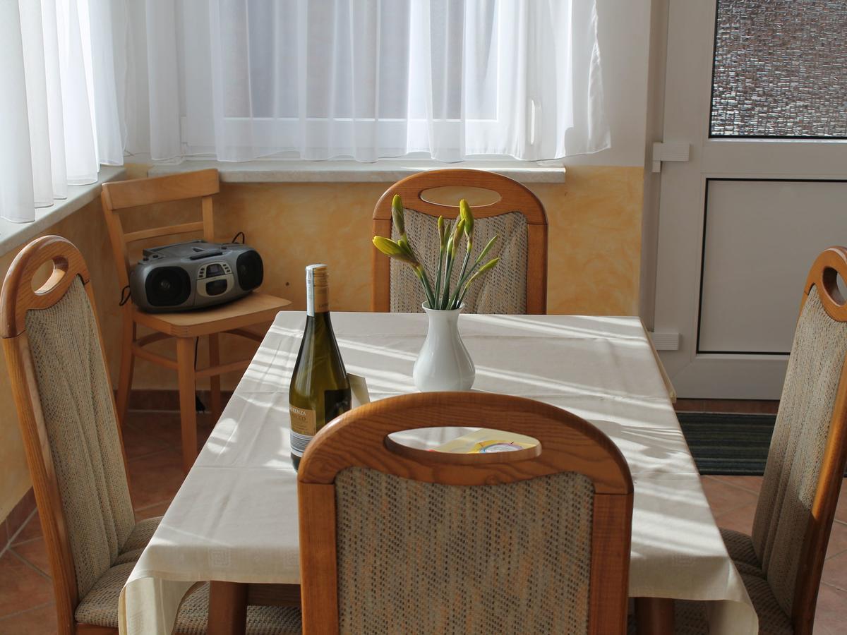 Spacious Bungalow Near Sea In Grundshagen 외부 사진